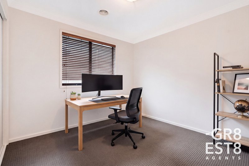 Photo - 75 Meridian Circuit, Berwick VIC 3806 - Image 11