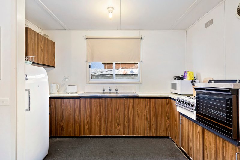 Photo - 75 Messmate Street, Lalor VIC 3075 - Image 3