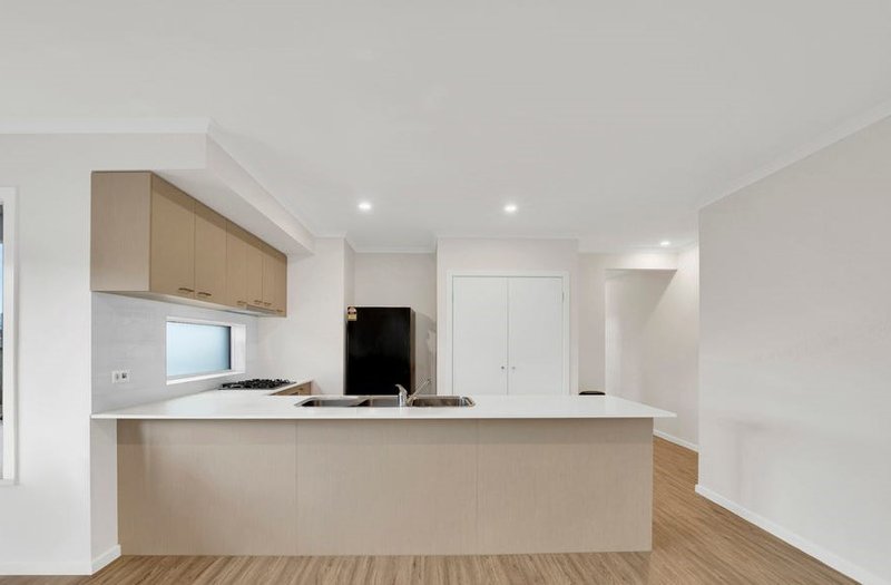 Photo - 75 Panaia Boulevard, Truganina VIC 3029 - Image 5