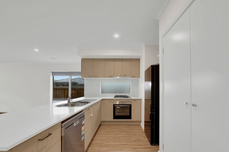 Photo - 75 Panaia Boulevard, Truganina VIC 3029 - Image 6