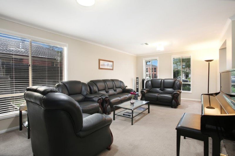 Photo - 75 Robinswood Parade, Narre Warren South VIC 3805 - Image 2