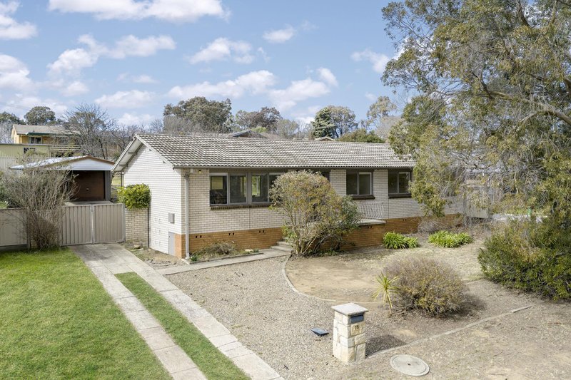 Photo - 75 Shakespeare Crescent, Fraser ACT 2615 - Image 2