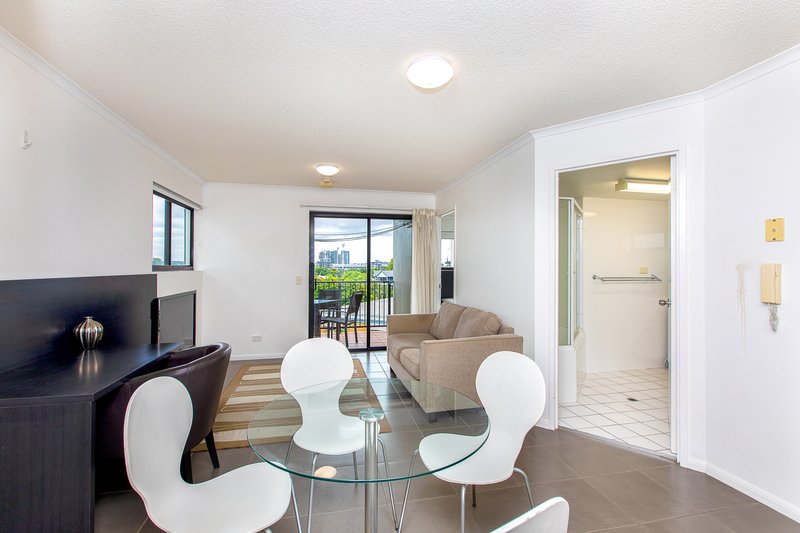 Photo - 75 Thorn Street, Kangaroo Point QLD 4169 - Image 2