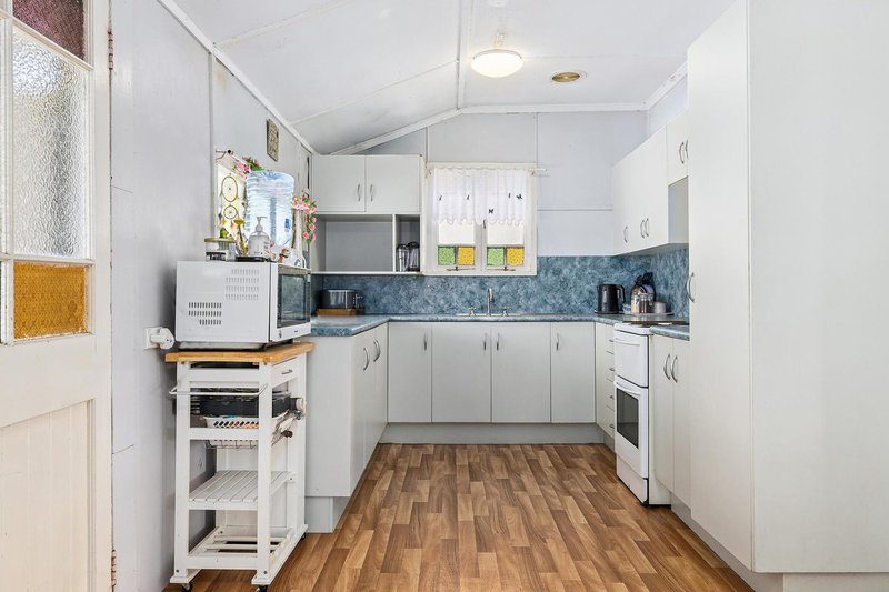 Photo - 75 Upper Dawson Road, Allenstown QLD 4700 - Image 4