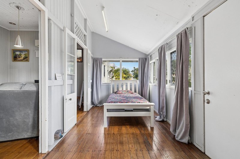 Photo - 75 Upper Dawson Road, Allenstown QLD 4700 - Image 6
