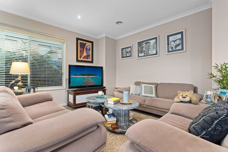 Photo - 75 Vincent Drive, South Morang VIC 3752 - Image 3