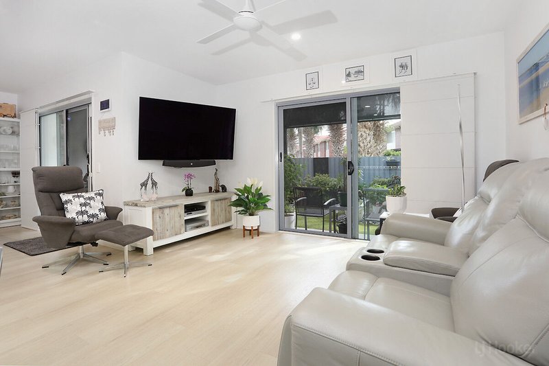 Photo - 7/50 Compass Drive, Biggera Waters QLD 4216 - Image 5