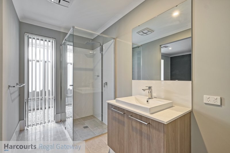 Photo - 76 Aquamarine , Treeby WA 6164 - Image 15