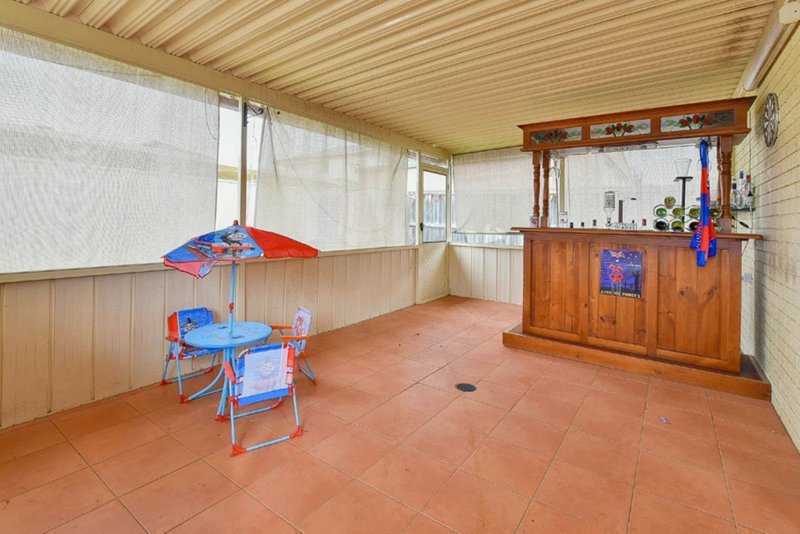 Photo - 76 Archibald Crescent, Rosemeadow NSW 2560 - Image 5