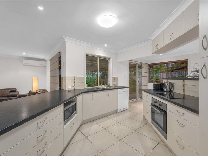 Photo - 76 Bangalow Street, Bridgeman Downs QLD 4035 - Image 6