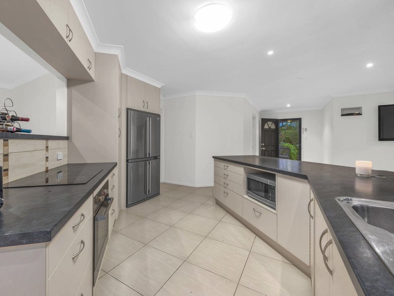 Photo - 76 Bangalow Street, Bridgeman Downs QLD 4035 - Image 7