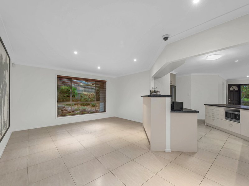 Photo - 76 Bangalow Street, Bridgeman Downs QLD 4035 - Image 9