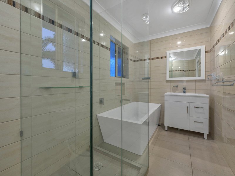 Photo - 76 Bangalow Street, Bridgeman Downs QLD 4035 - Image 16