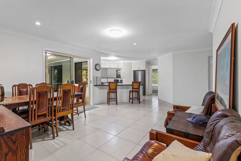 Photo - 76 Bangalow Street, Bridgeman Downs QLD 4035 - Image 8