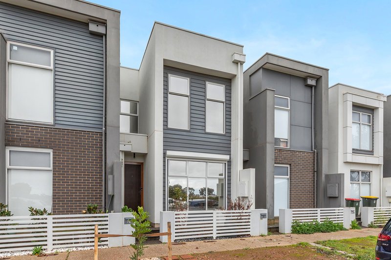 Photo - 76 Burnlea Parade, Blakeview SA 5114 - Image 2