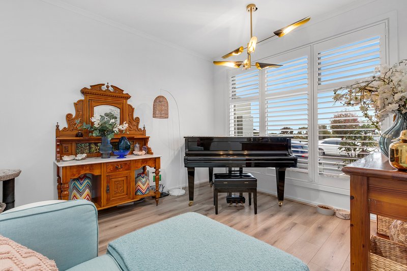 Photo - 76 Burnlea Parade, Blakeview SA 5114 - Image 5