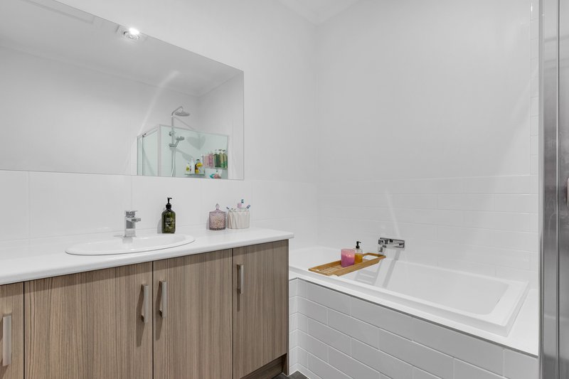 Photo - 76 Burnlea Parade, Blakeview SA 5114 - Image 19