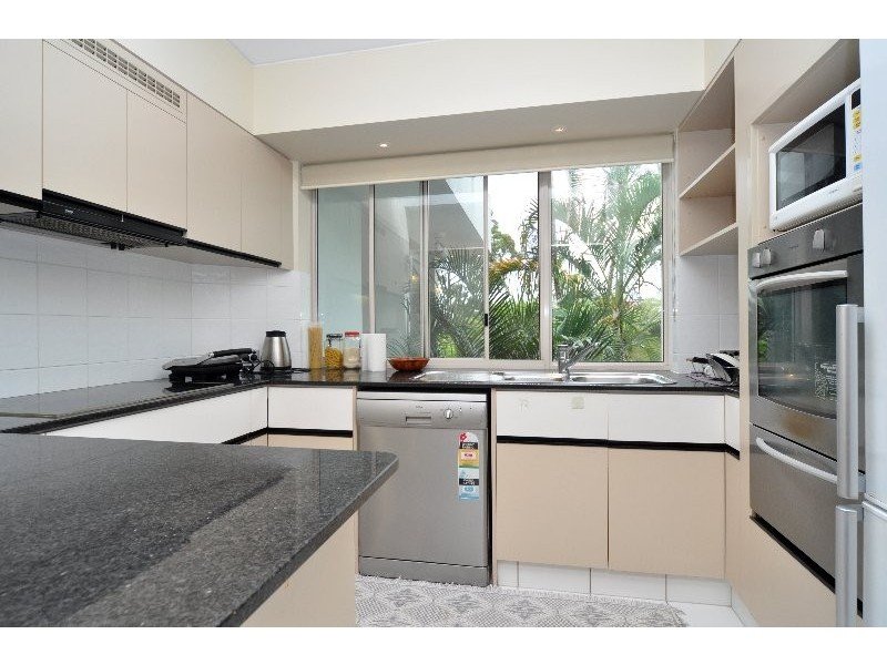 Photo - 76 Chichester Drive, Arundel QLD 4214 - Image 3