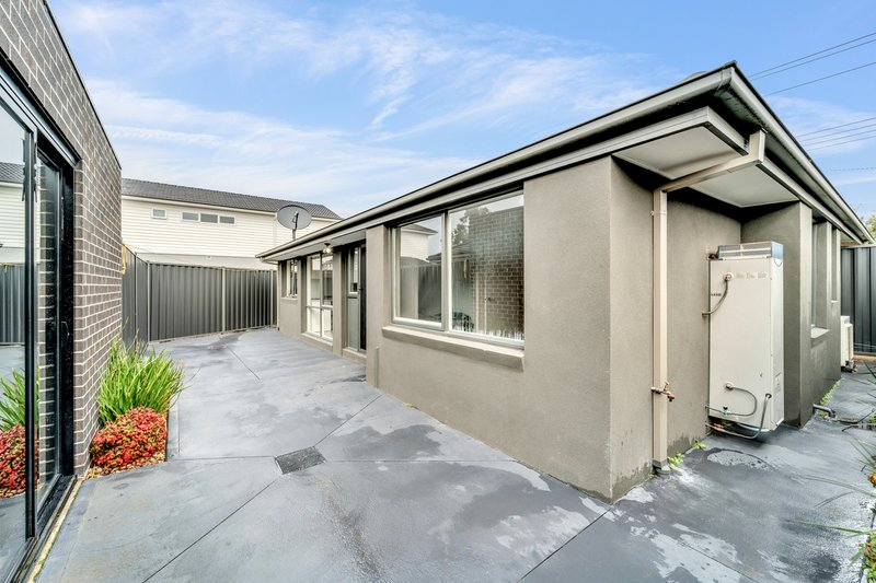 Photo - 76 Cimberwood Drive, Craigieburn VIC 3064 - Image 10