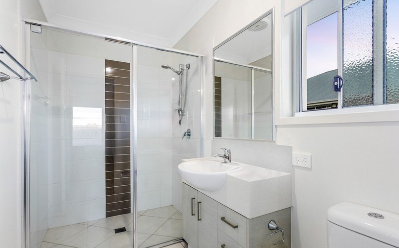 Photo - 76 Darlington Drive, Yarrabilba QLD 4207 - Image 5