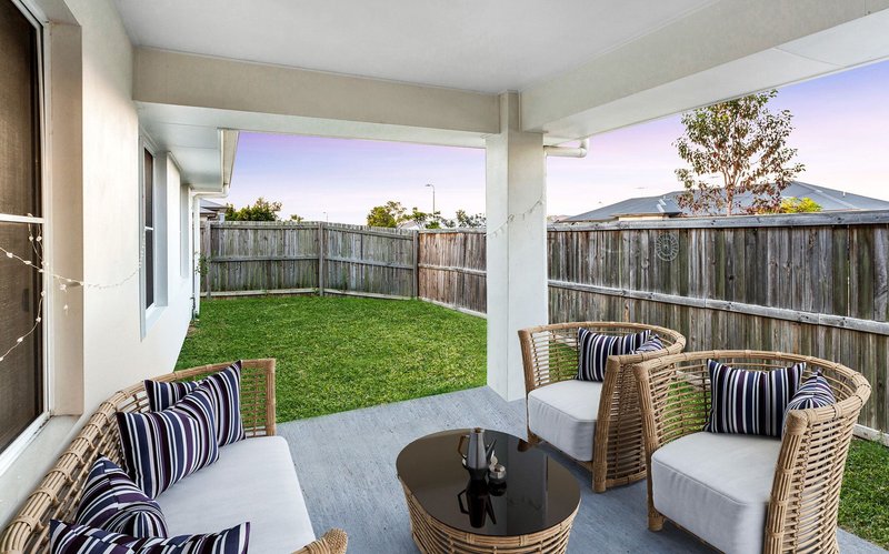 Photo - 76 Darlington Drive, Yarrabilba QLD 4207 - Image 11