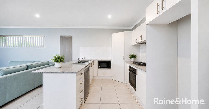 Photo - 76 Denham Crescent, North Lakes QLD 4509 - Image 3