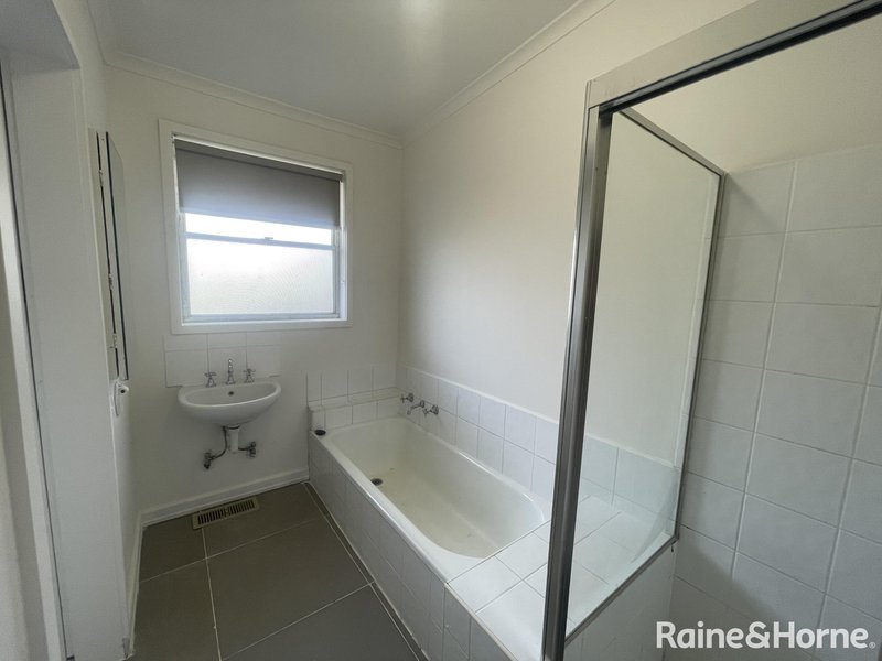 Photo - 76 Dimboola Road, Broadmeadows VIC 3047 - Image 11