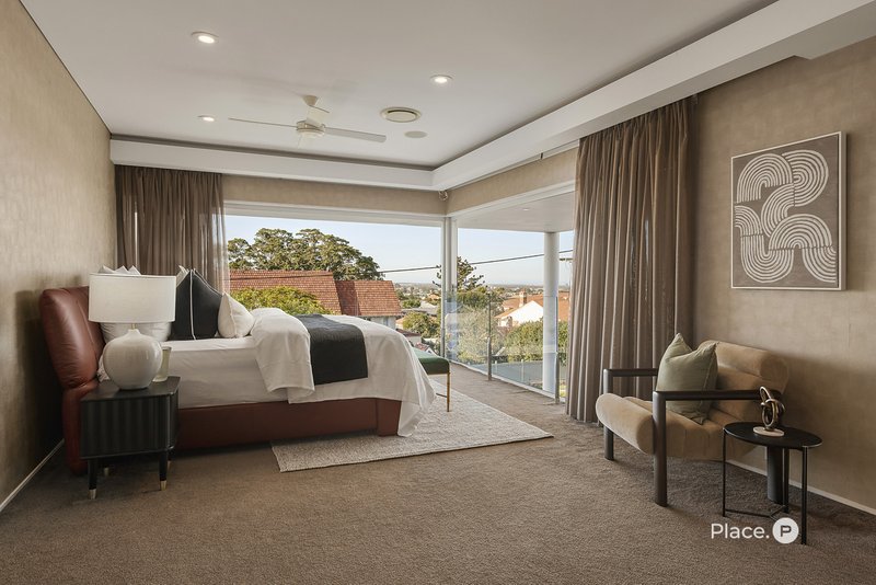 Photo - 76 Eldernell Terrace, Hamilton QLD 4007 - Image 17