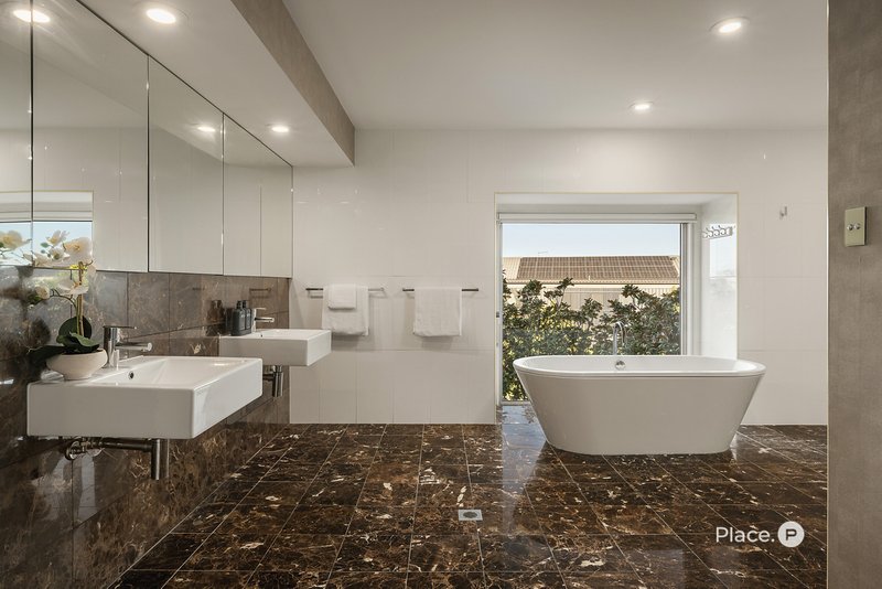 Photo - 76 Eldernell Terrace, Hamilton QLD 4007 - Image 20