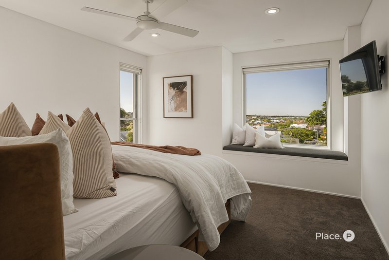 Photo - 76 Eldernell Terrace, Hamilton QLD 4007 - Image 24