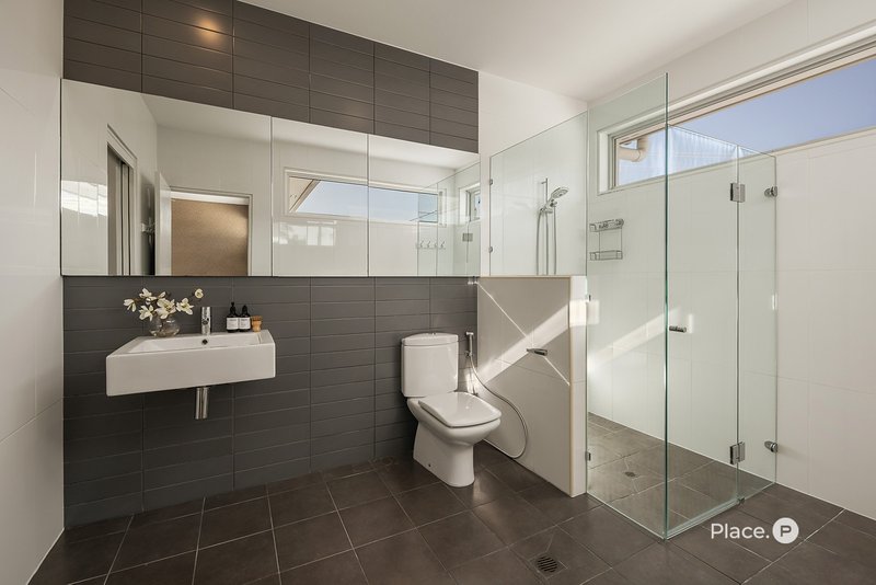 Photo - 76 Eldernell Terrace, Hamilton QLD 4007 - Image 25