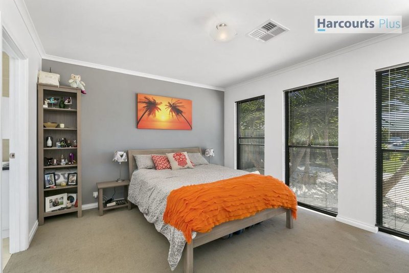 Photo - 76 Elizabeth Crescent, Hallett Cove SA 5158 - Image 5