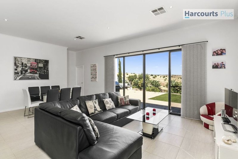 Photo - 76 Elizabeth Crescent, Hallett Cove SA 5158 - Image 12