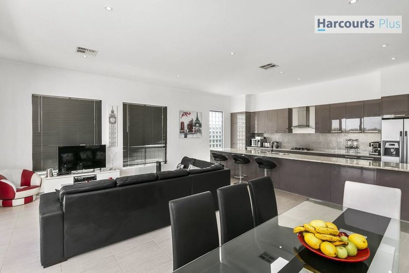 Photo - 76 Elizabeth Crescent, Hallett Cove SA 5158 - Image 13