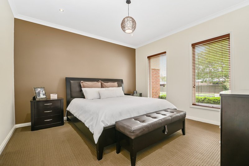 Photo - 76 Fairholme Boulevard, Berwick VIC 3806 - Image 12