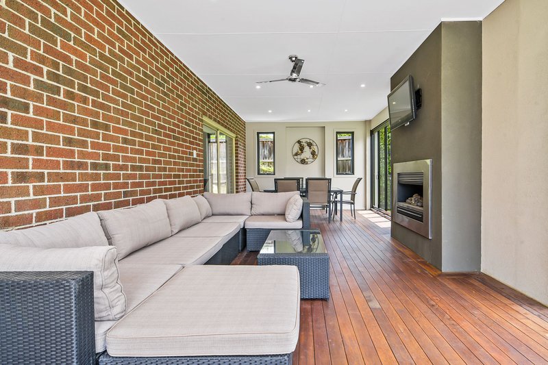 Photo - 76 Fairholme Boulevard, Berwick VIC 3806 - Image 18