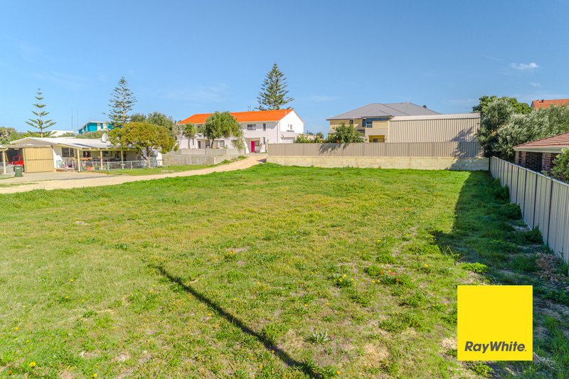 Photo - 76 Gingin Road, Lancelin WA 6044 - Image 3