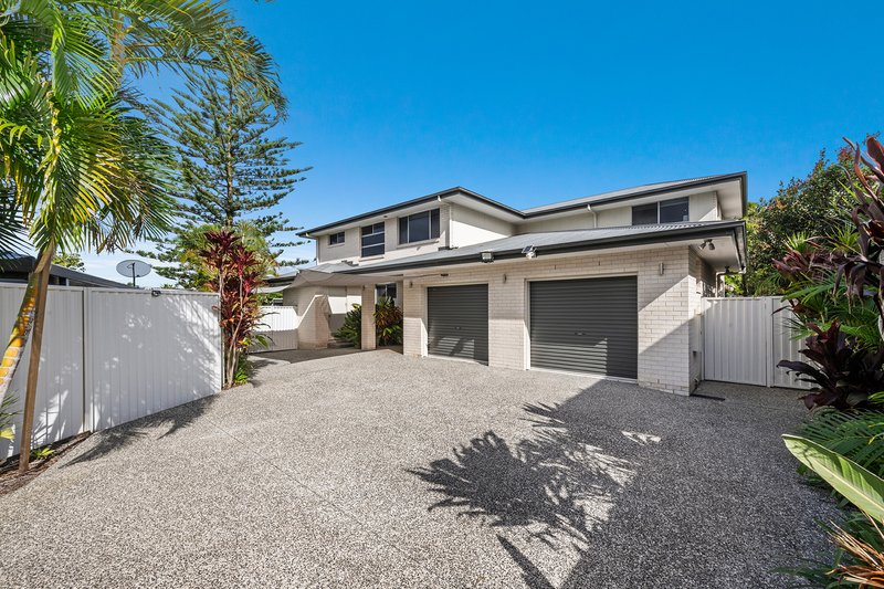 Photo - 76 Gretel Drive, Mermaid Waters QLD 4218 - Image 2