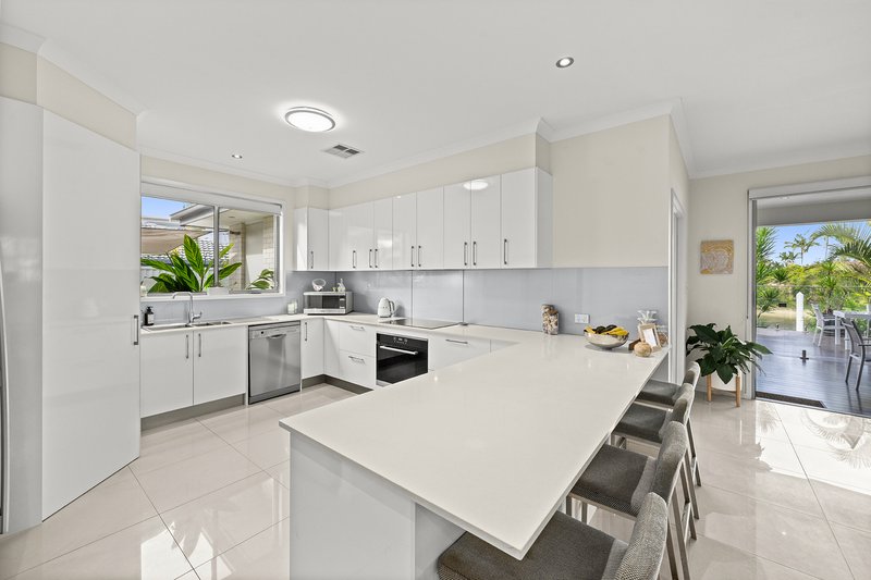 Photo - 76 Gretel Drive, Mermaid Waters QLD 4218 - Image 4