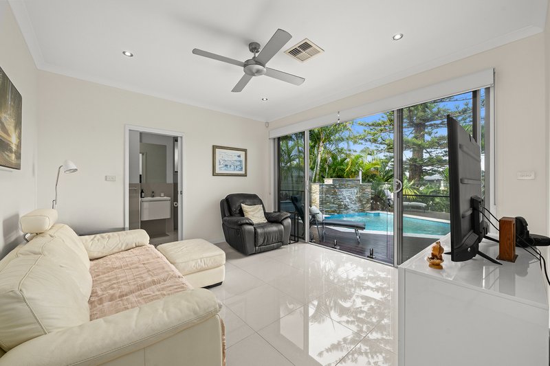 Photo - 76 Gretel Drive, Mermaid Waters QLD 4218 - Image 6