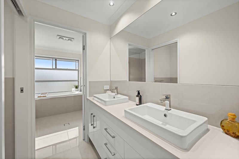 Photo - 76 Gretel Drive, Mermaid Waters QLD 4218 - Image 15