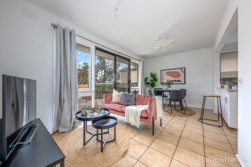 Photo - 76 Higgins Avenue, Sunbury VIC 3429 - Image 7