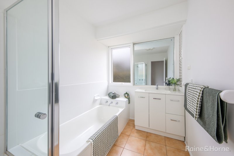 Photo - 76 Higgins Avenue, Sunbury VIC 3429 - Image 9