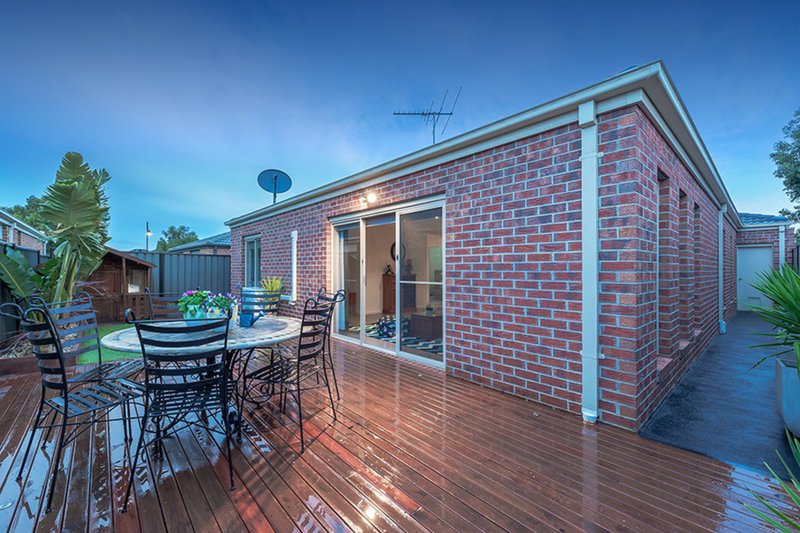 Photo - 76 Huntington Drive, Craigieburn VIC 3064 - Image 11