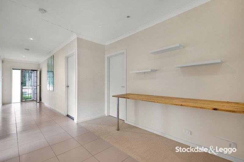 Photo - 76 Huntington Drive, Craigieburn VIC 3064 - Image 3