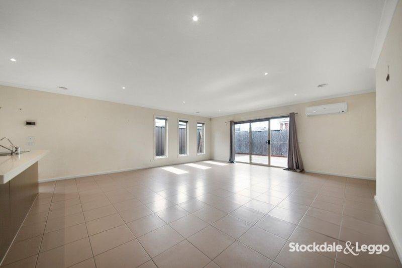 Photo - 76 Huntington Drive, Craigieburn VIC 3064 - Image 11