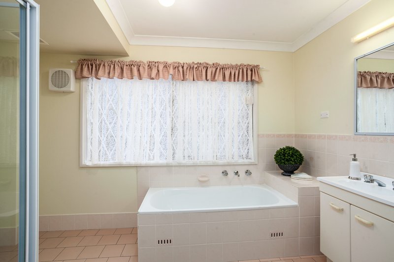 Photo - 76 Iola Avenue, Farmborough Heights NSW 2526 - Image 6