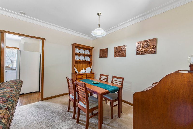 Photo - 76 Ivanhoe Ave , St Albans VIC 3021 - Image 6