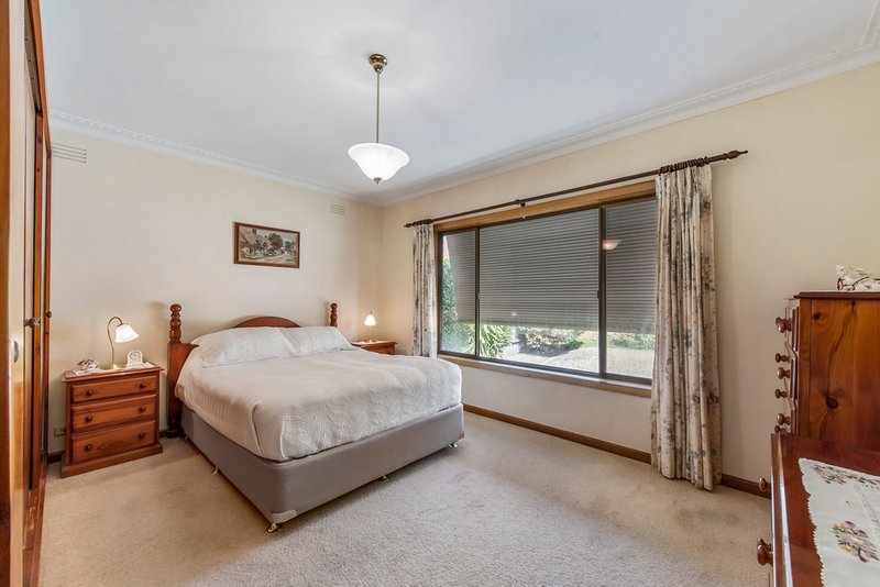 Photo - 76 Ivanhoe Ave , St Albans VIC 3021 - Image 7