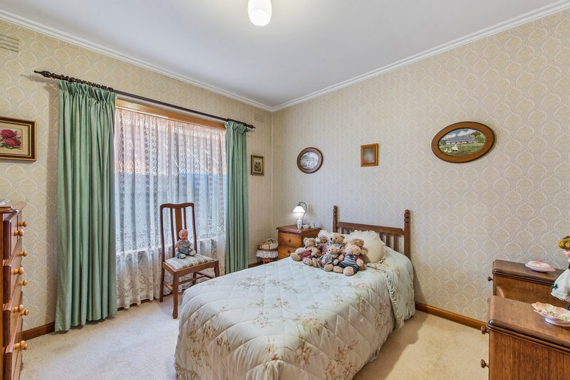 Photo - 76 Ivanhoe Ave , St Albans VIC 3021 - Image 8